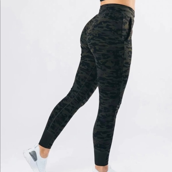 Alphalete Premium Pro-Elite Jogger Muted Camo - Picture 6 of 10